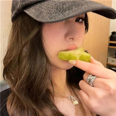 锁红颜